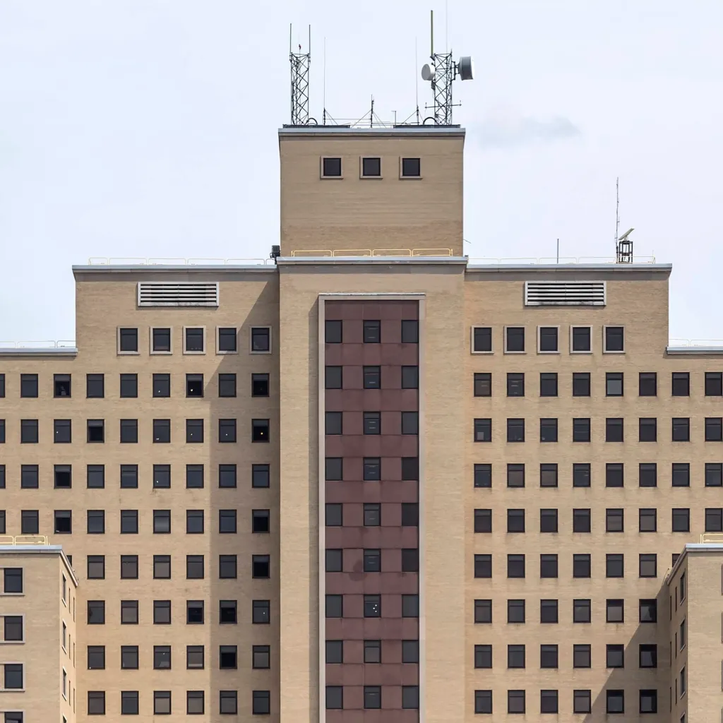 chat with ai character: Manhattan Asylum