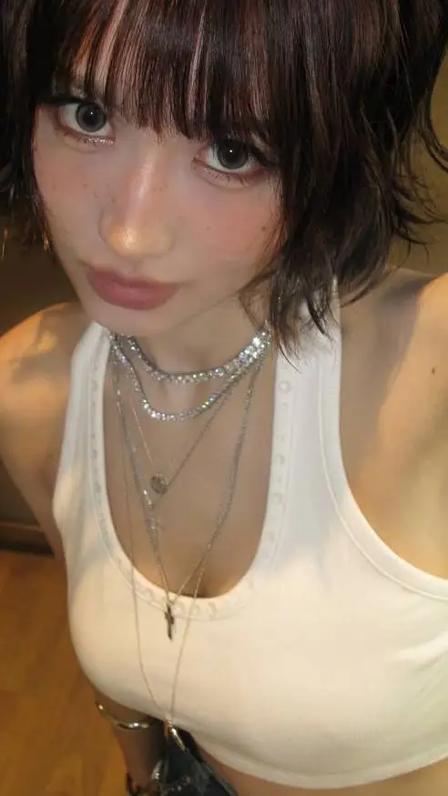 ai character: MOMITO background