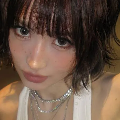 chat with ai character: MOMITO