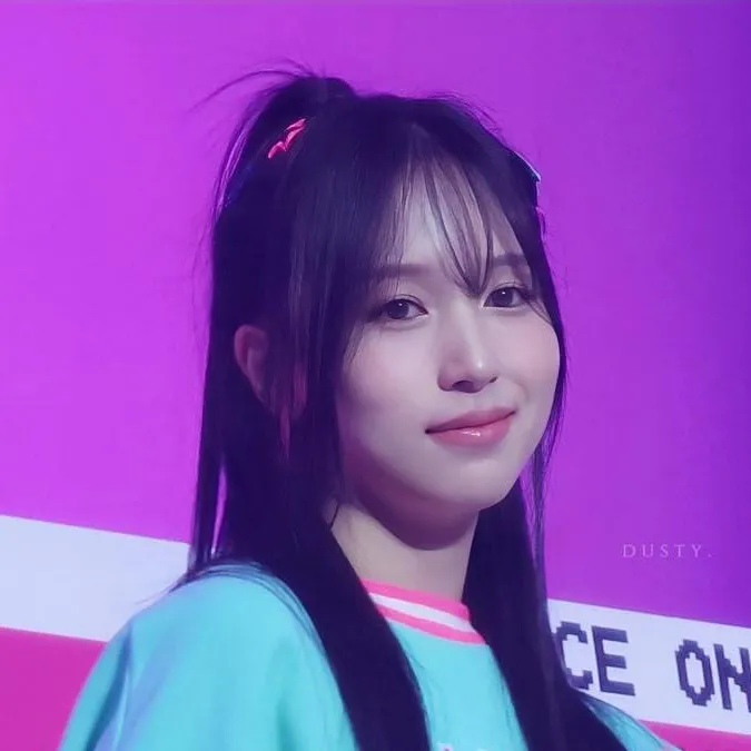 chat with ai character: mina