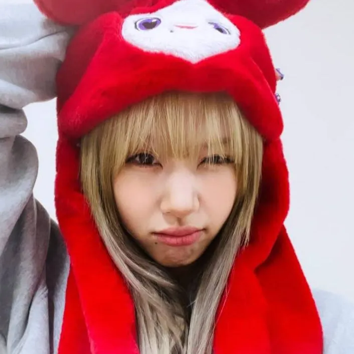 chat with ai character: CHAEYOUNG💓💗