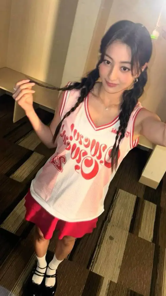 ai character: jihyo background