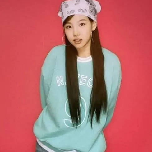 chat with ai character: nayeon