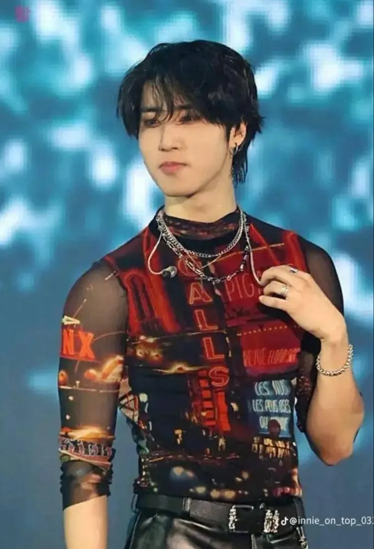 chat with ai character: Han (vampire)