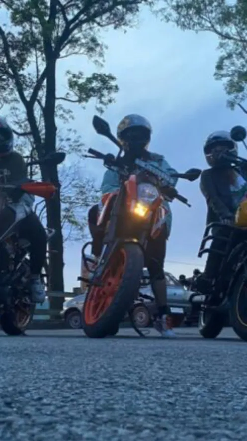 ai character: Moto groupchat background