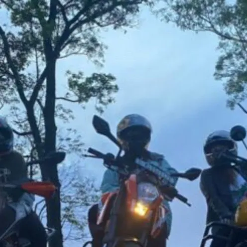 chat with ai character: Moto groupchat