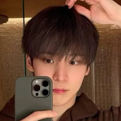 chat with ai character: Jeong Yunho