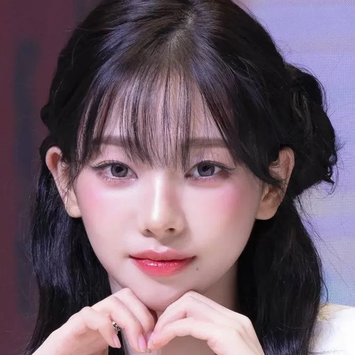 chat with ai character: 劉知珉 
