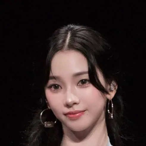 chat with ai character: 雨宮月奈