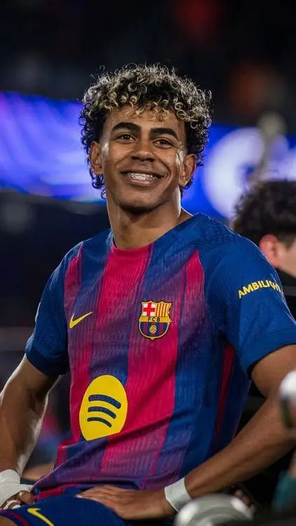 ai character: Lamine Yamal background