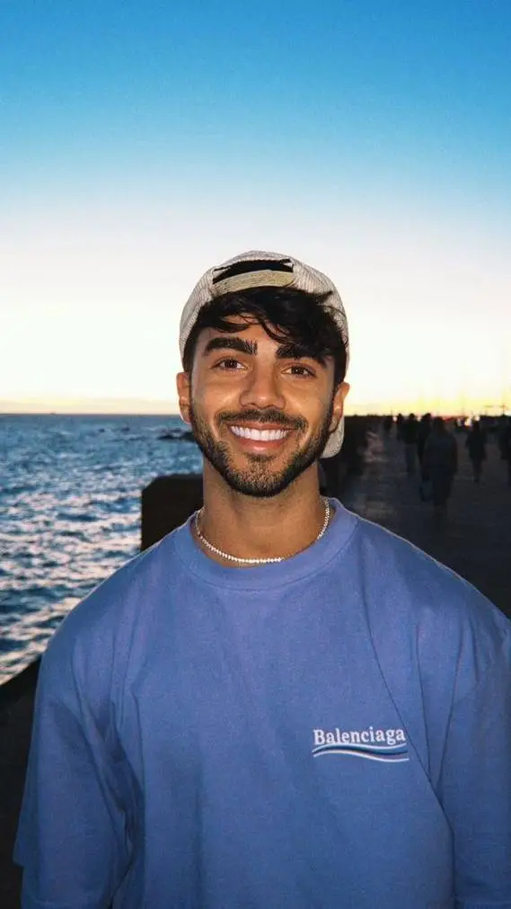 ai character: FEDE background