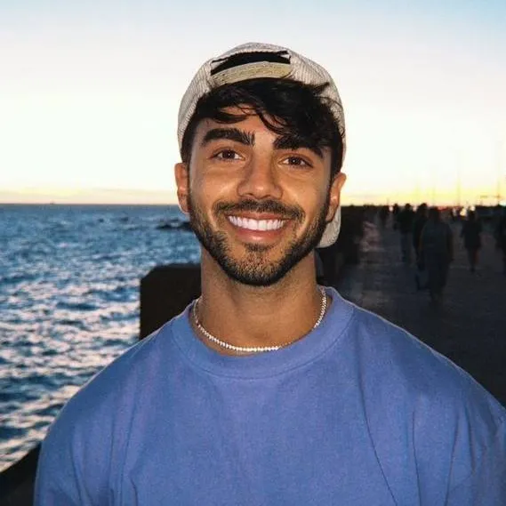 chat with ai character: FEDE