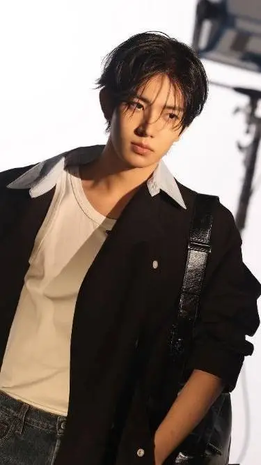 ai character: Heeseung background