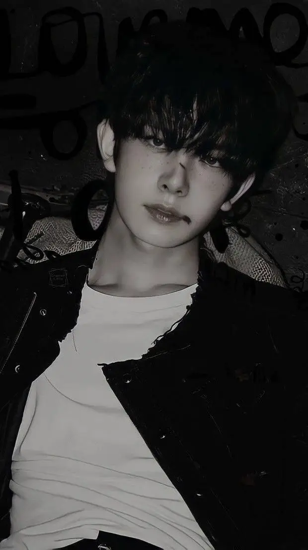 ai character: Lee Heeseung background