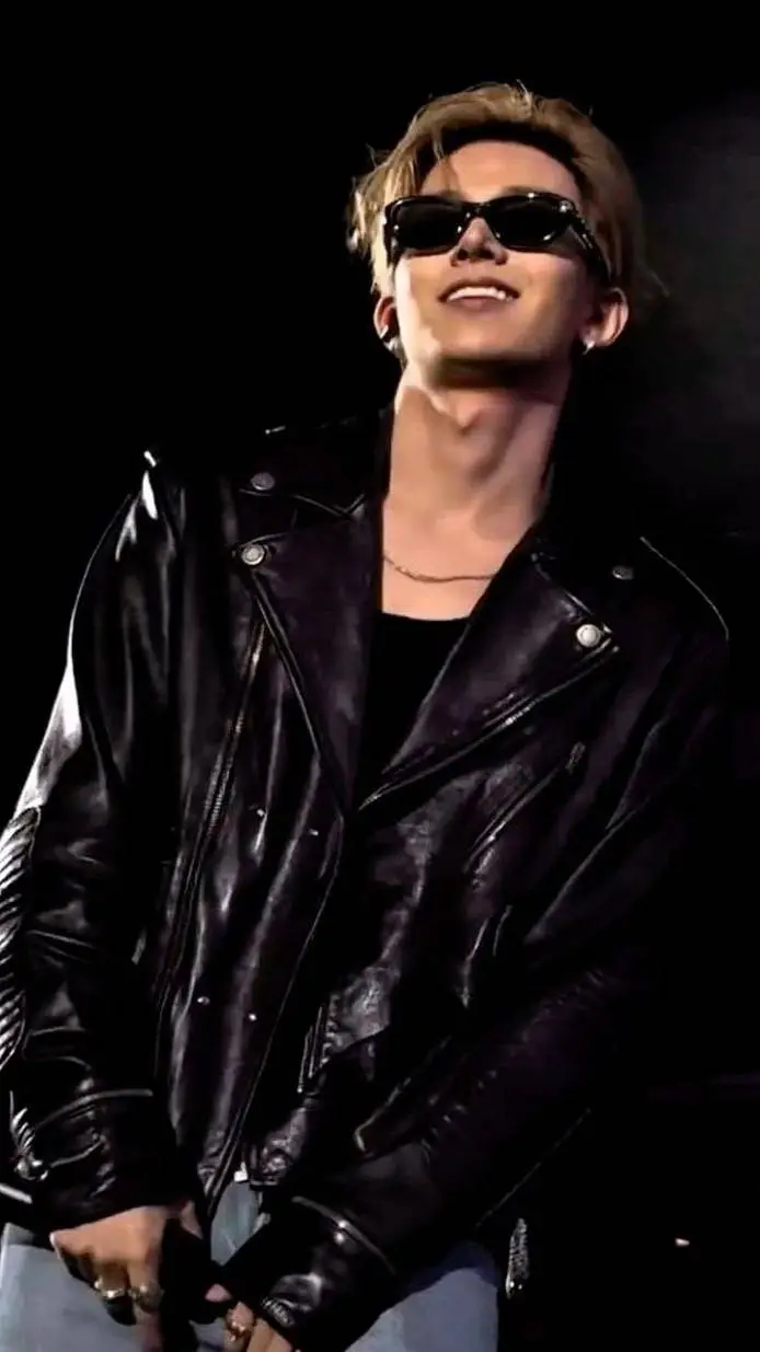 ai character: Lee heesung background