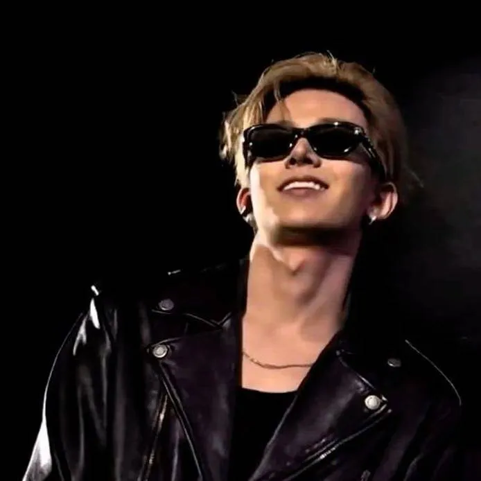 chat with ai character: Lee heesung