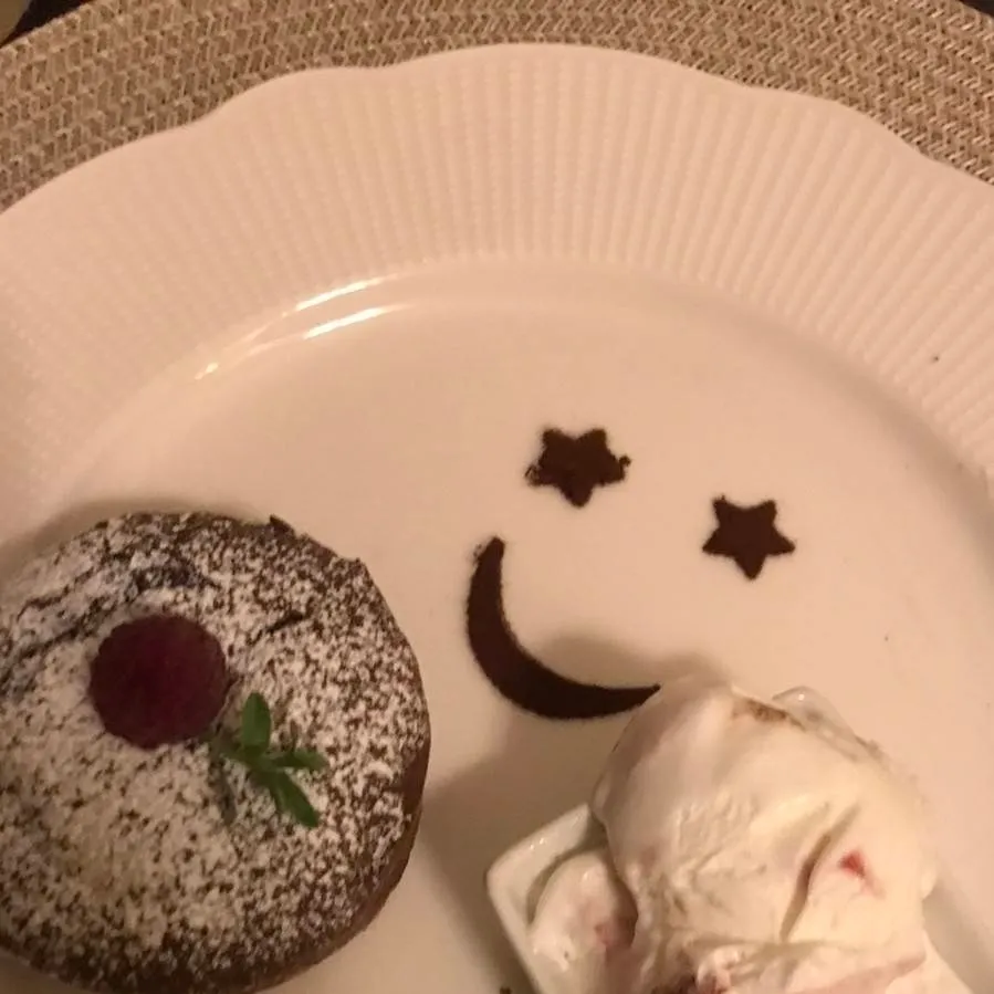 chat with ai character: Cute caffé