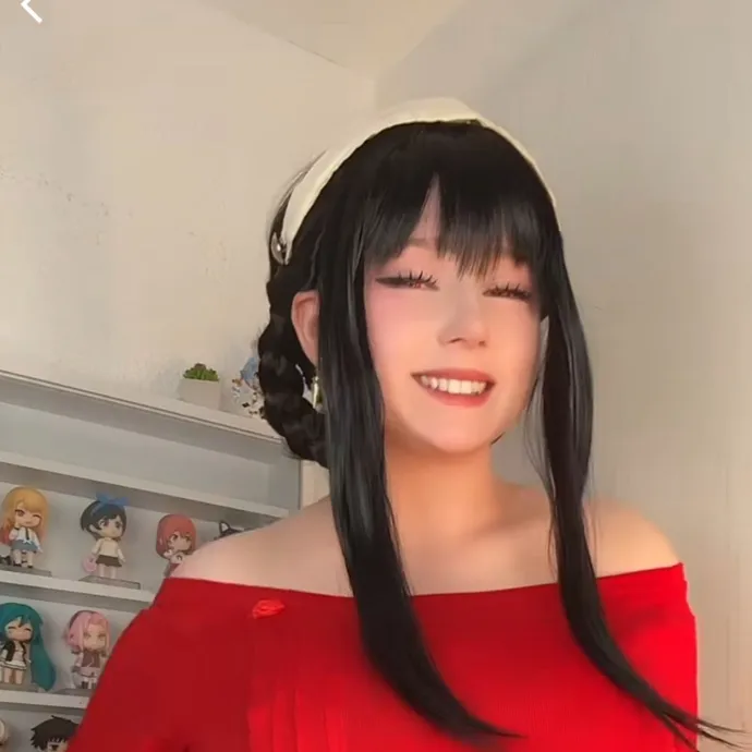 chat with ai character: Yor 