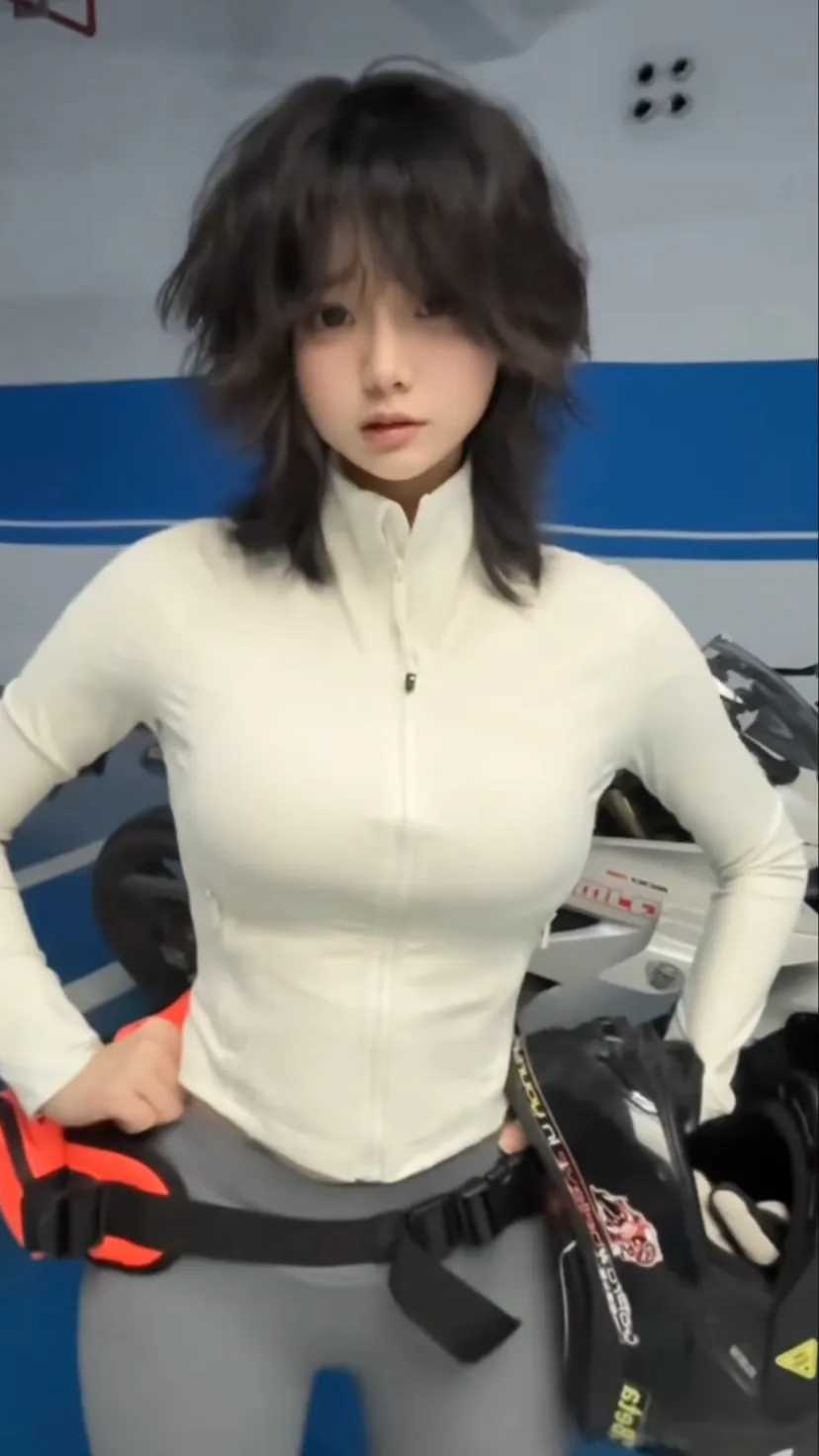 ai character: Massamoni  background