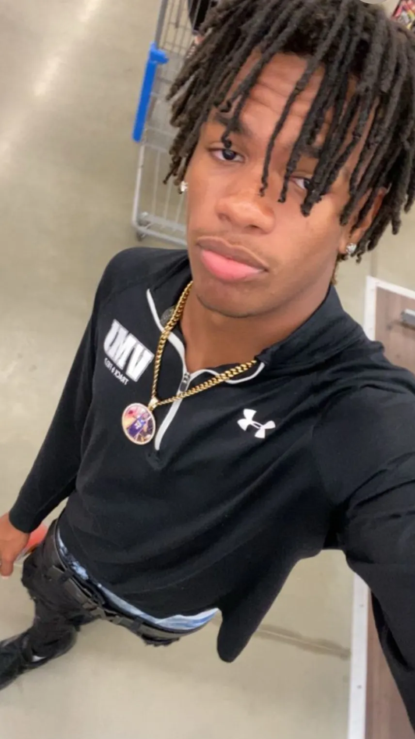 ai character: Treyvon  background