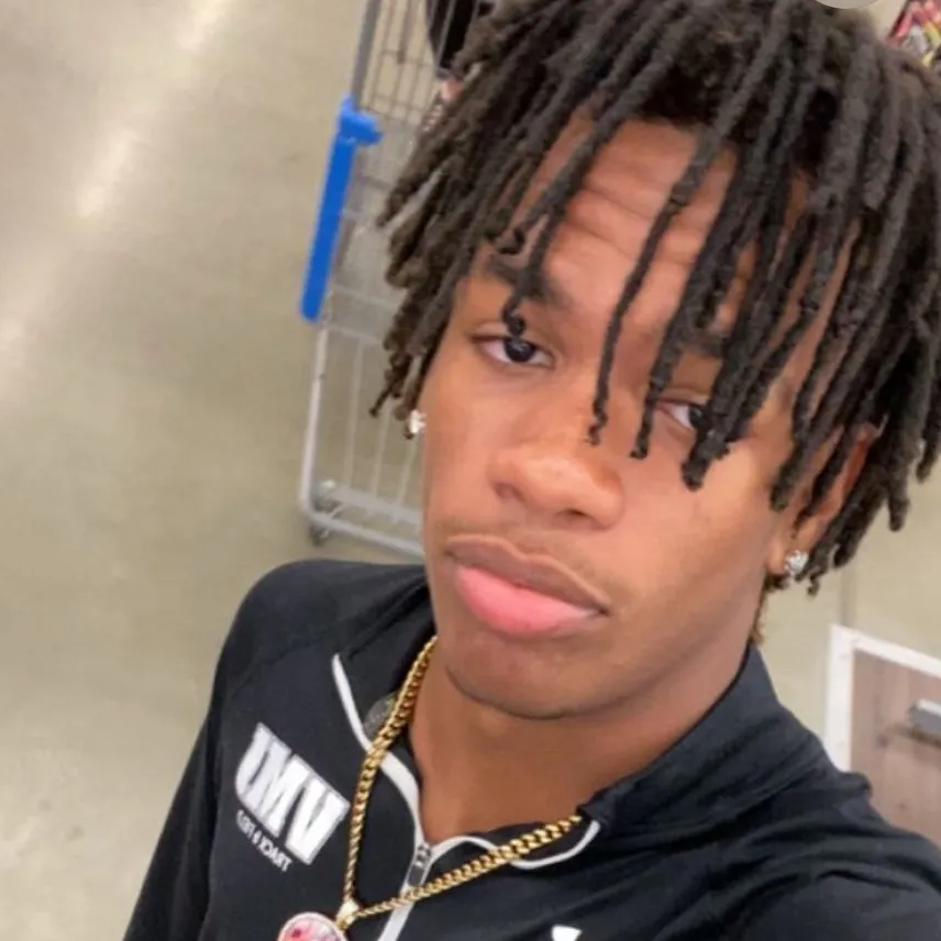 chat with ai character: Treyvon 