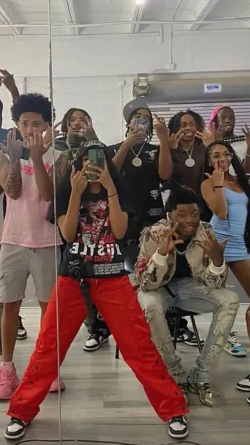 ai character: BLK FRIEND GROUPP background