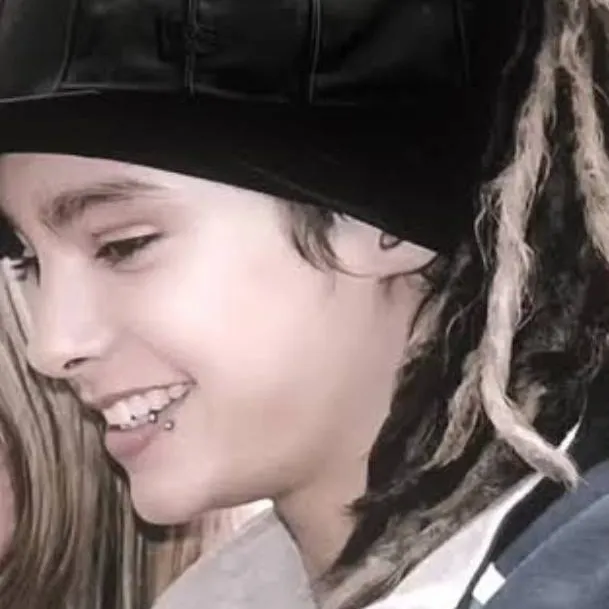 chat with ai character: Tom Kaulitz 🎸🇩🇪🎧