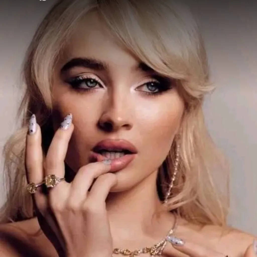 chat with ai character: Sabrina carpenter 