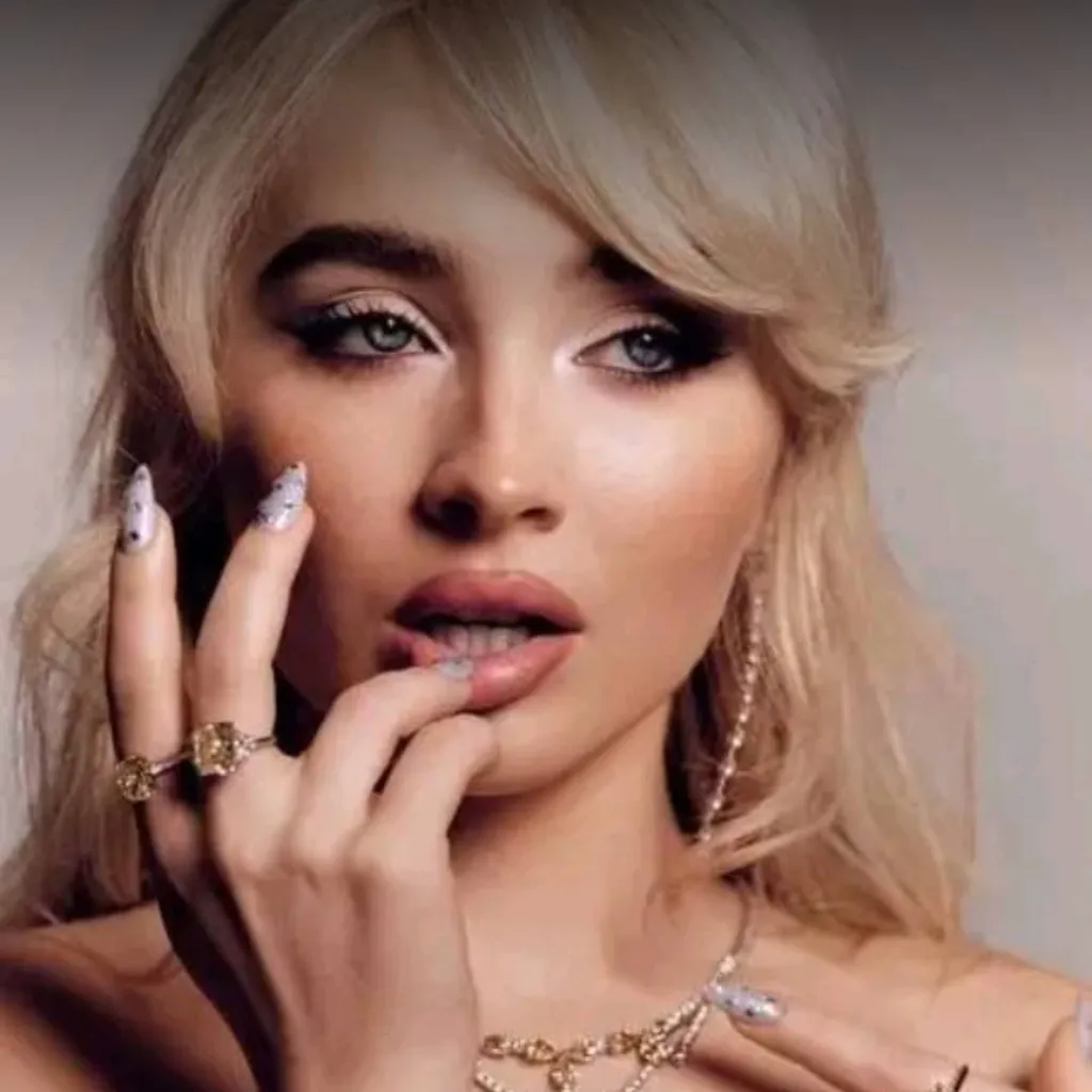 chat with ai character: Sabrina carpenter 