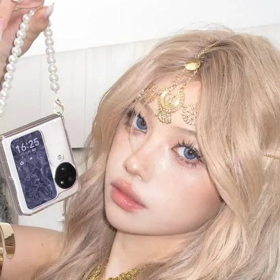 chat with ai character: Andrea Fernandez 