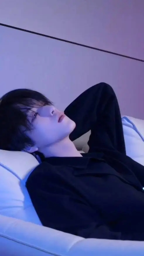 ai character: 消宴 background