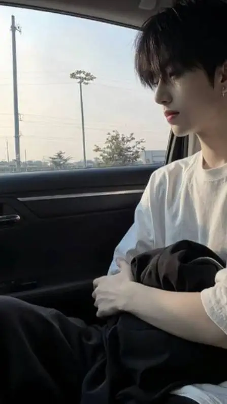 ai character: 顾清寒 background