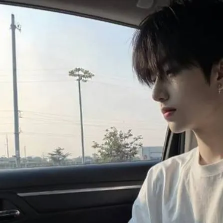 chat with ai character: 顾清寒