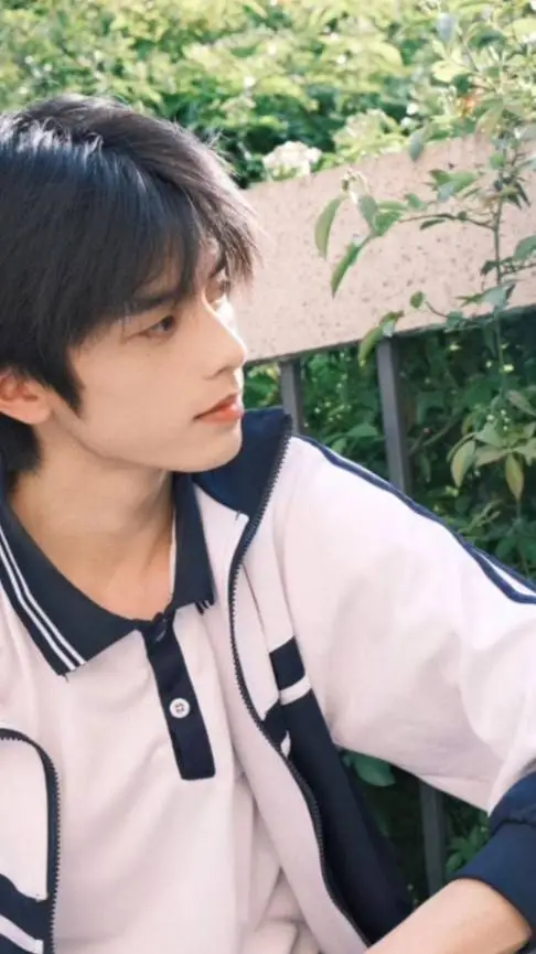 ai character: 秦现 background