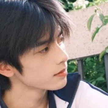 chat with ai character: 秦现