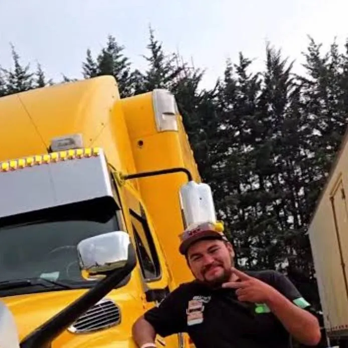 chat with ai character: pollito trucking 