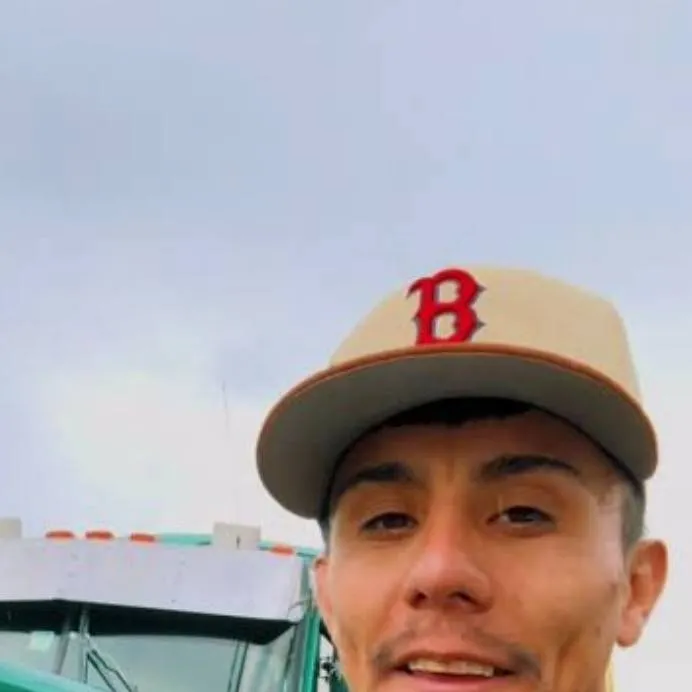 chat with ai character: la zury Samy arroy