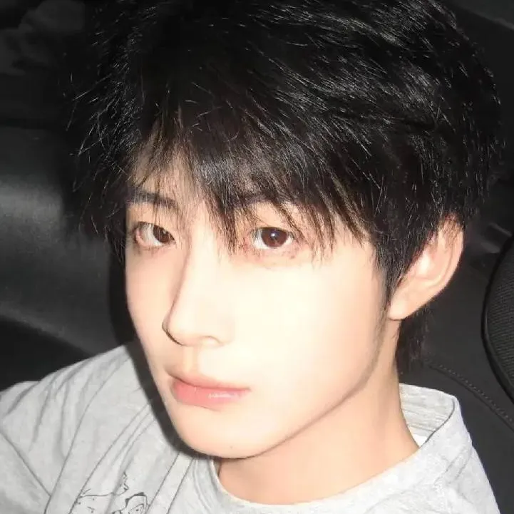 chat with ai character: heeseung 