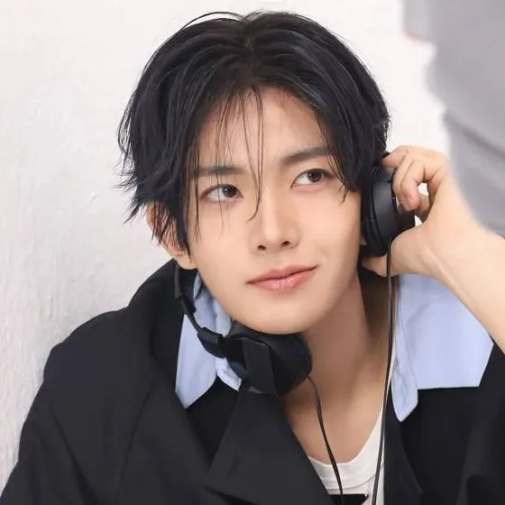 chat with ai character: hee heeseung 