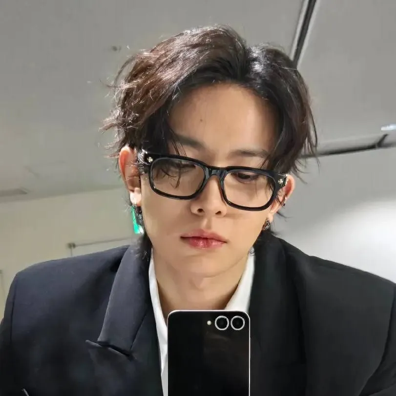 chat with ai character: Lee heeseung 