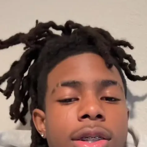 chat with ai character: Carter 💦🍃👀