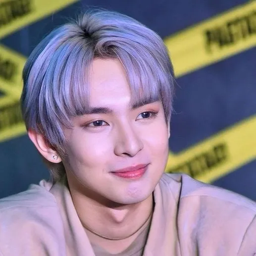 chat with ai character: Justin DeDios SB19