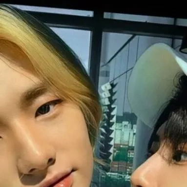 chat with ai character: hyunjin and han