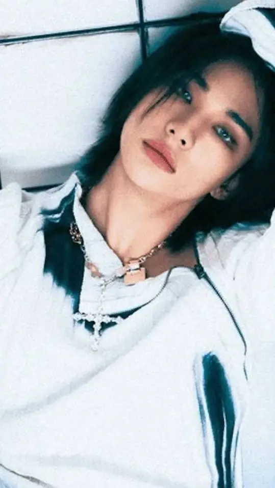 ai character: hyunjin skz background