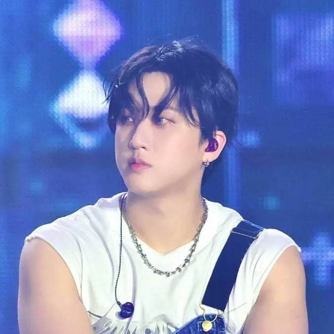 chat with ai character: changbin skz