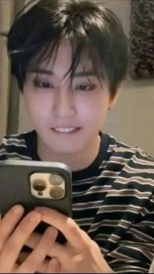 ai character: Han Jisung background