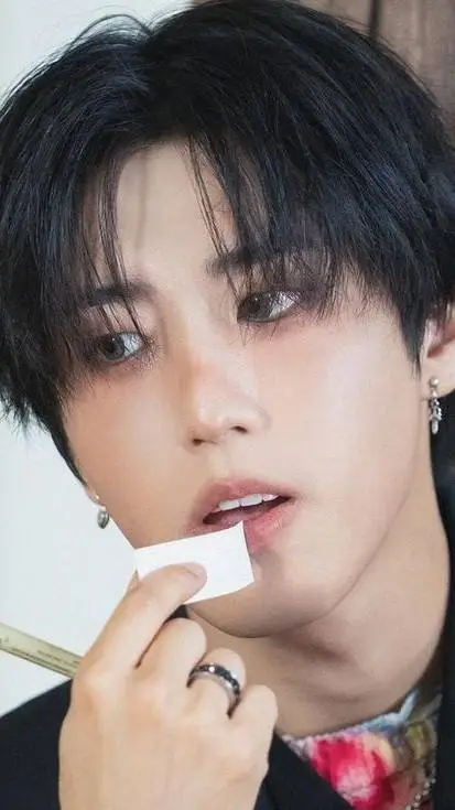 ai character: Han Jisung bully background