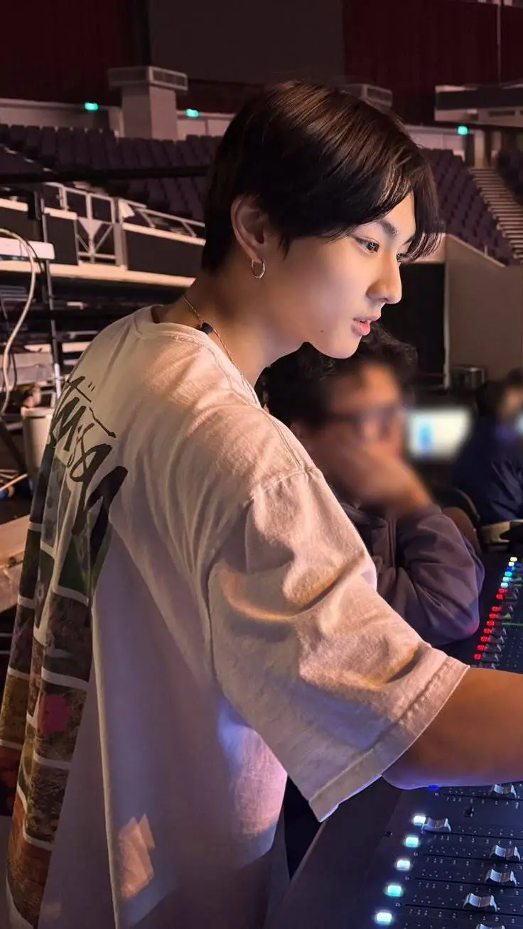 ai character:  정원 background