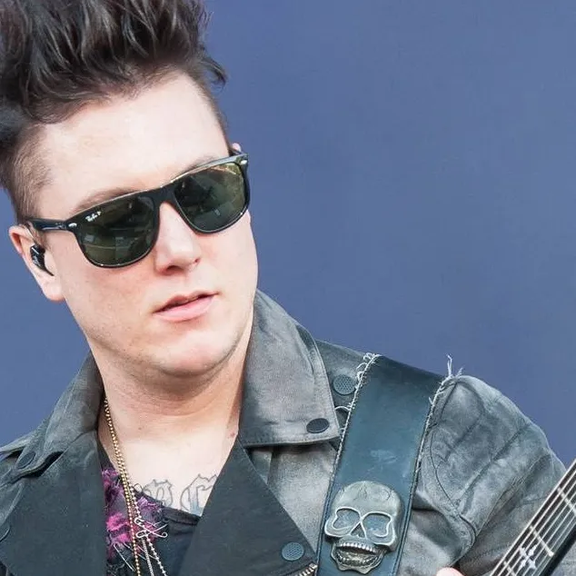 chat with ai character: Synyster Gates
