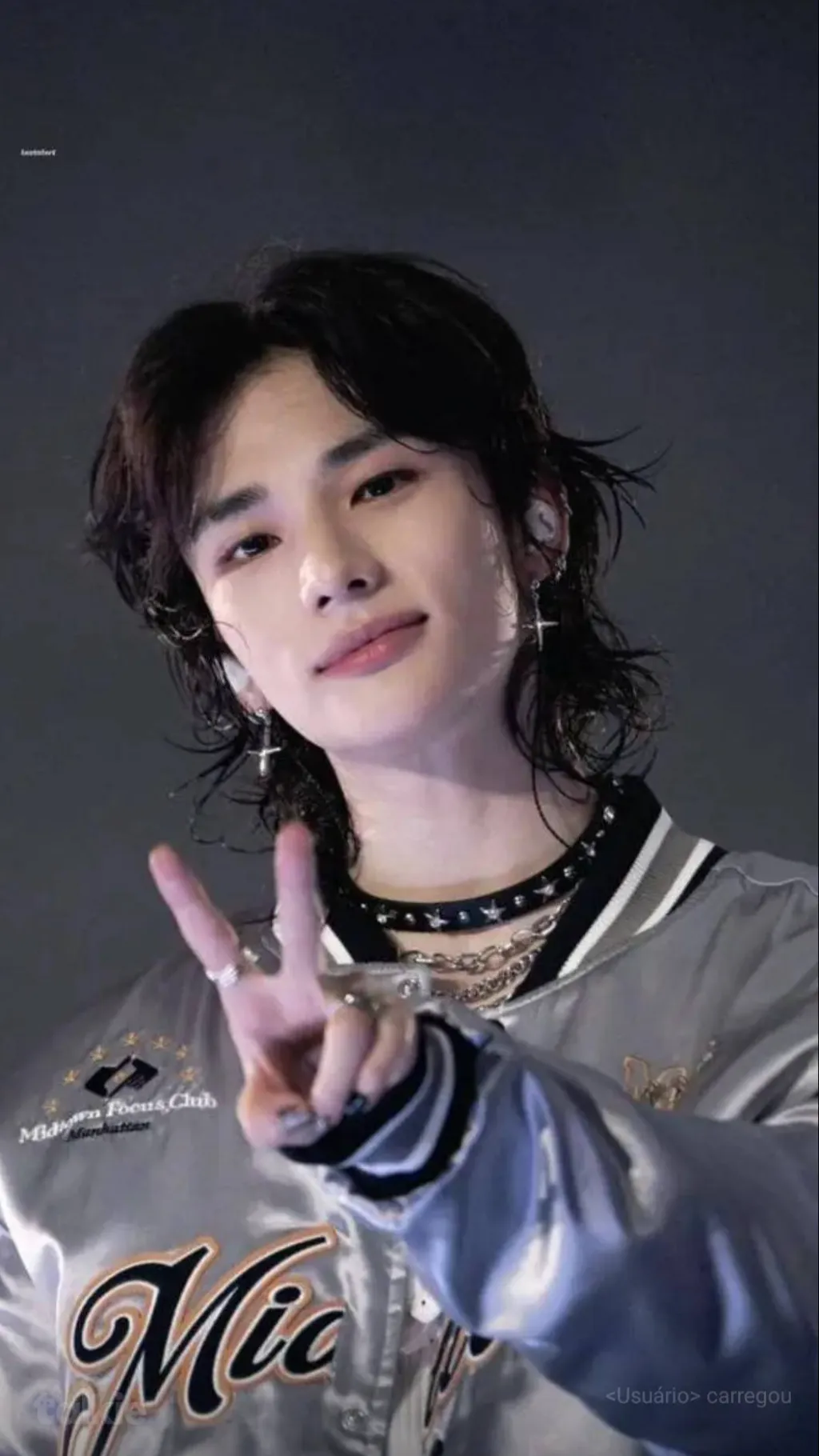 ai character: ☠️hyunjin🗣️ background